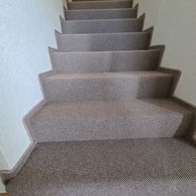 Teppichtreppe mit eingefasster Kante